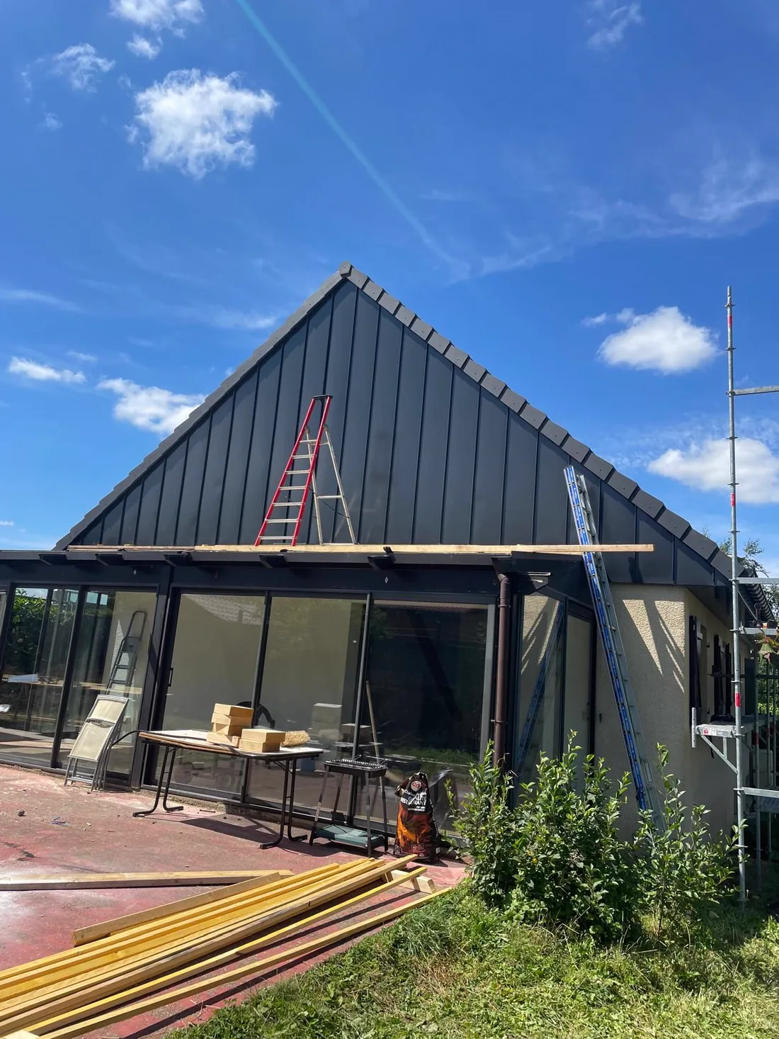 Pignon noir terminé — chantier LMB Couverture